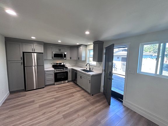 4th image of 1715 N Avenue 45 #1/4