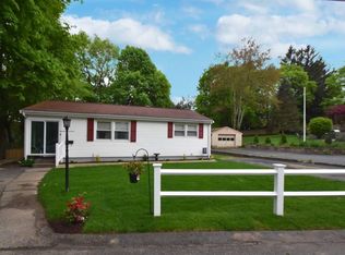 8 Beverly Rd, Auburn, MA 01501