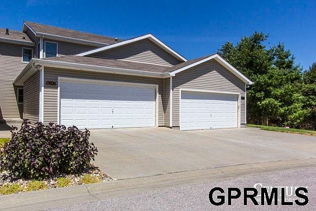 1st image of 560 Lakeside Dr