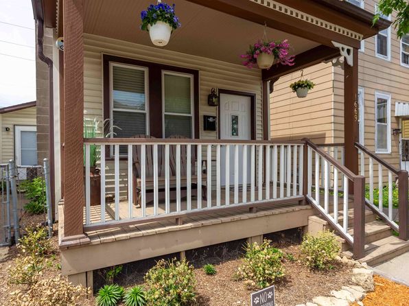 1669 Washington St, Dubuque, IA 52001