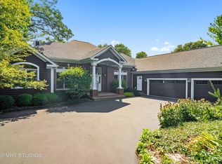 6 Bernay Ct, Oakwood Hills, IL 60013