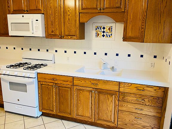 3rd image of 500 Lilac Ln