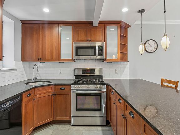 2nd image of 4 W 109th St #5CD