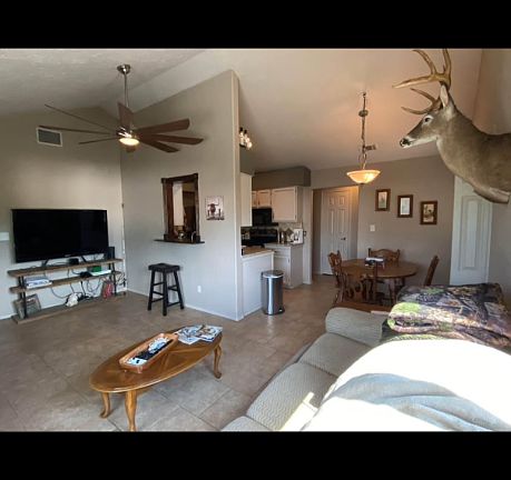 3rd image of 421 W San Antonio St