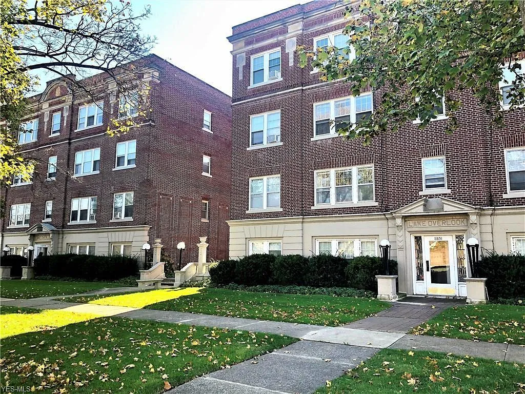 1 bed, 900 sqft, $1,025 — Photo 2