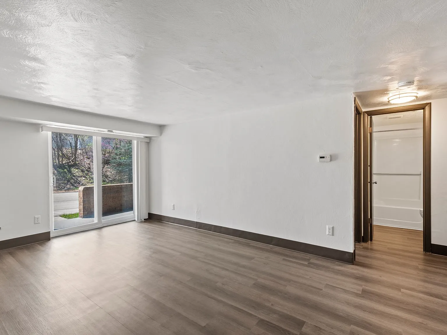 Landmark Apartments — Photo 3