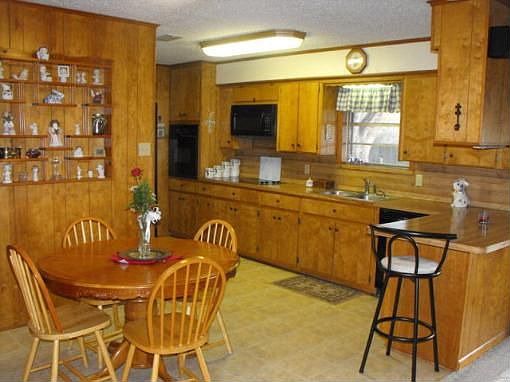 3rd image of 300 Larkspur Ln