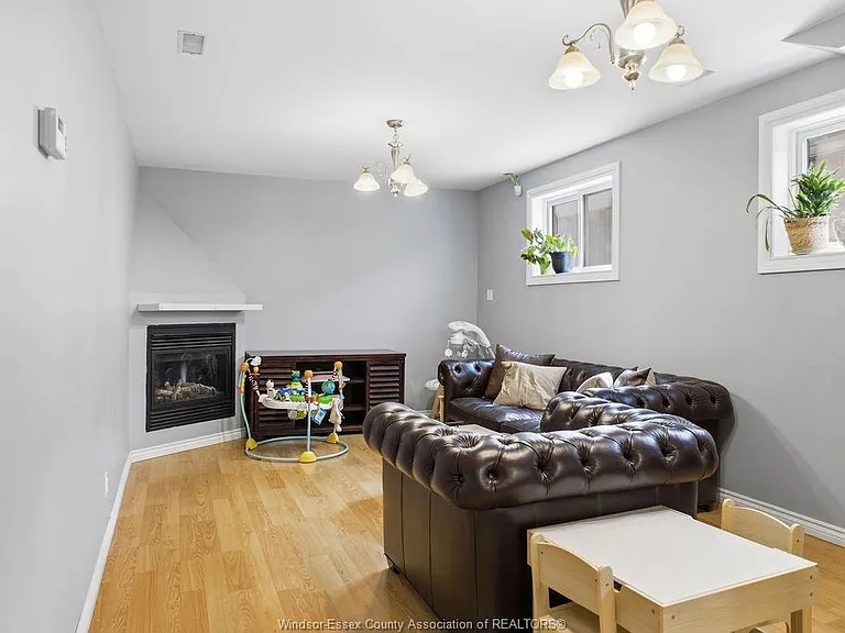 1646 Langlois Ave — Photo 24