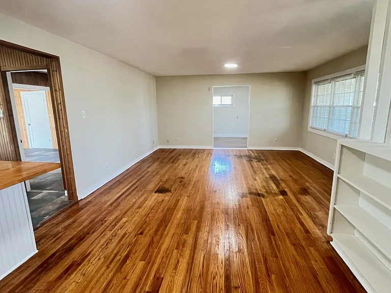 1307 Patricia Dr — Photo 3