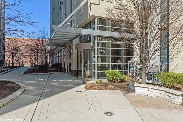 1st image of 720 N Larrabee St APT 801
