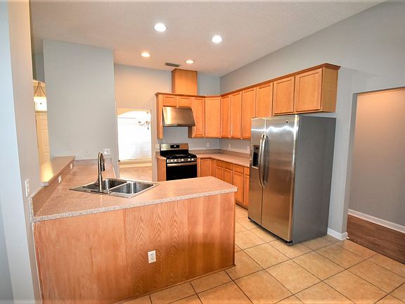 5th image of 2318 W Clovelly Ln