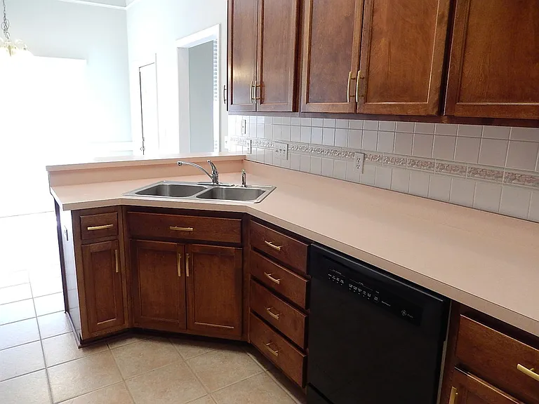 1858 Vineland Ln — Photo 15