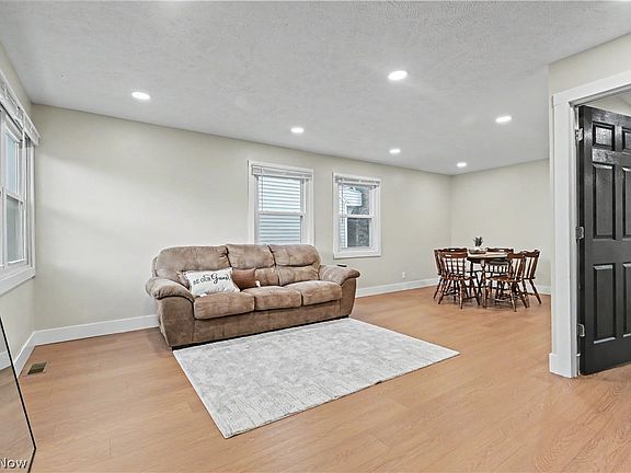 3rd image of 315 Muth Rd