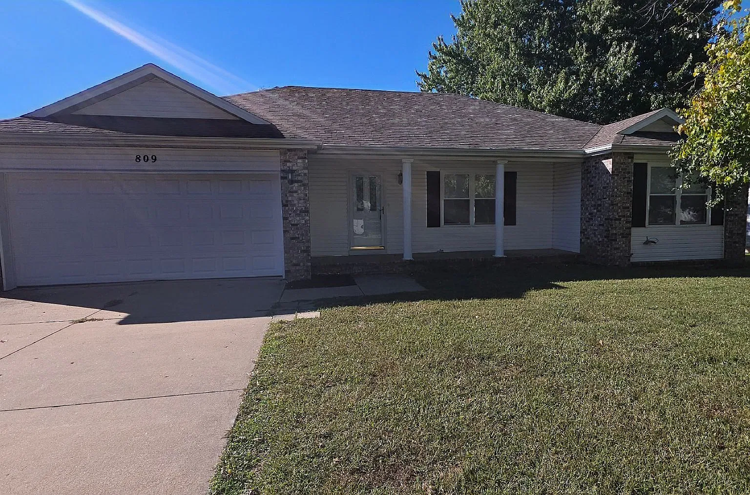 Nice 3 Bedroom 2 Bath in Strafford! $1395 — Photo 1