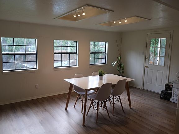 3rd image of 2774 Mark Twain Cir