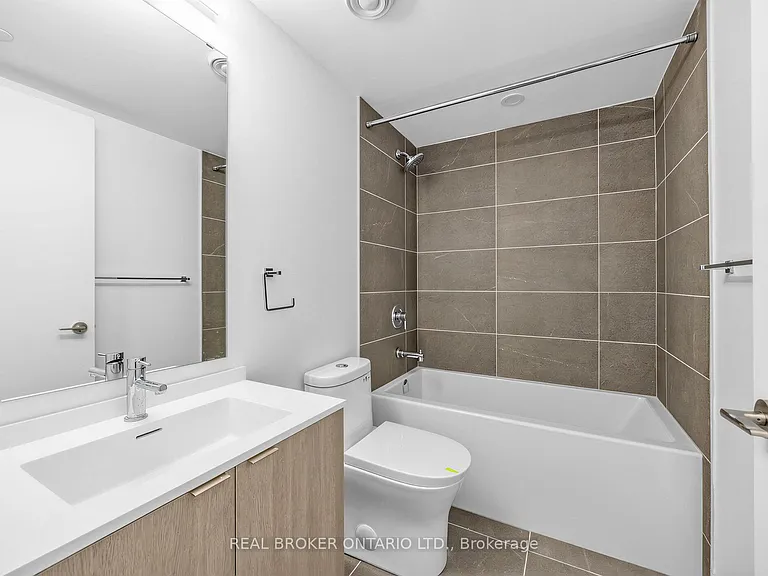 100 Queen St E #1912 — Photo 8