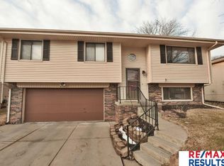 11104 Crown Point Ave, Omaha, NE 68164