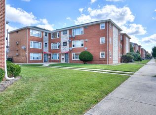 6952 W 65th St APT 1A, Chicago, IL 60638