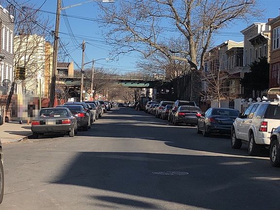 4th image of 211 Essex St