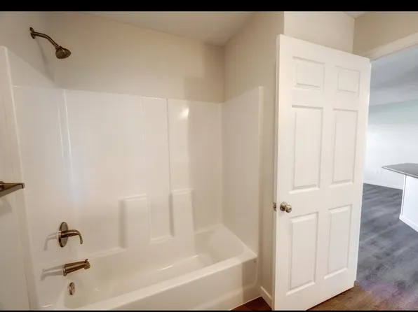 3024 Fountain Dr, Salina, KS 67401