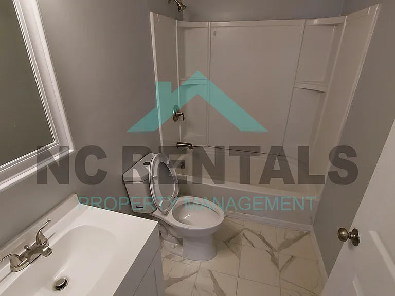 1410 Maple St — Photo 8