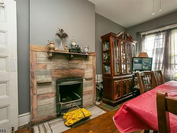 5th image of 622 William St
