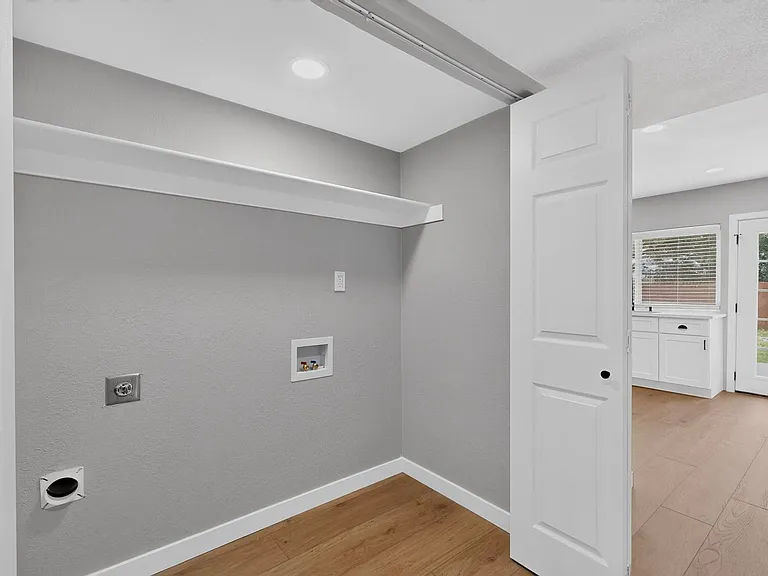 243 Woodhurst Dr — Photo 41