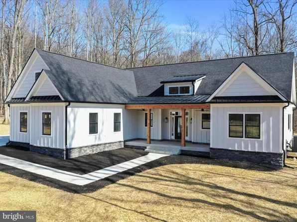 98 Sharpsburg Ct, Hedgesville, WV 25427