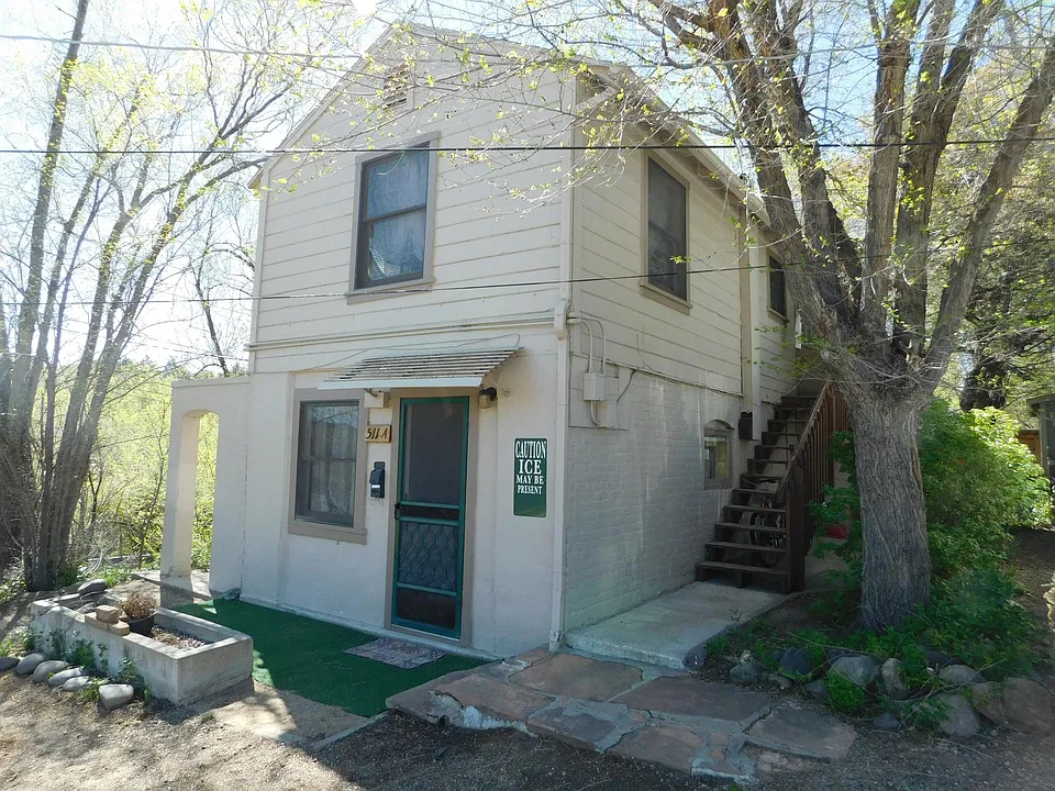 E Goodwin St