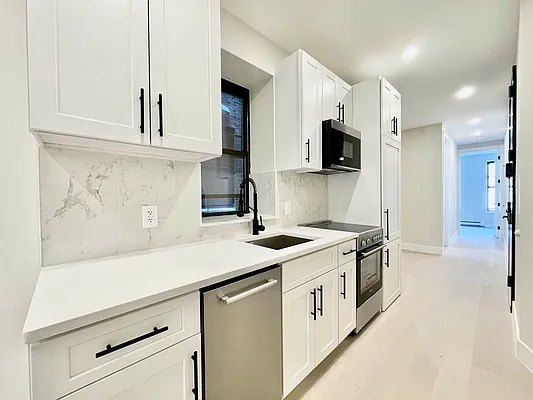 Rented by HOLTON REAL ESTATE INC. | media 15