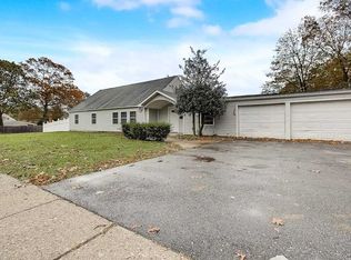 164 Sunflower Ln, Islandia, NY 11749