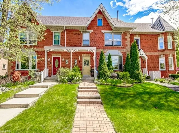 4 Edgewater Dr, Hamilton, ON L8E 4Z3