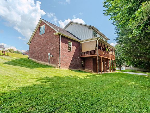 3rd image of 1819 Alley Ln