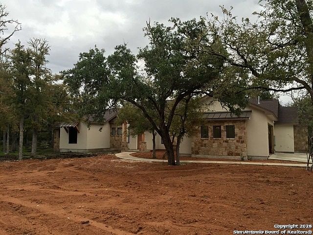 2nd image of 428 HIDDEN SPRINGS DR