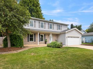 3220 W Lorient Dr, McHenry, IL 60050