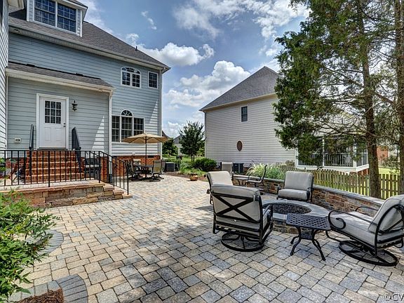 5th image of 5712 Averys Court Gln