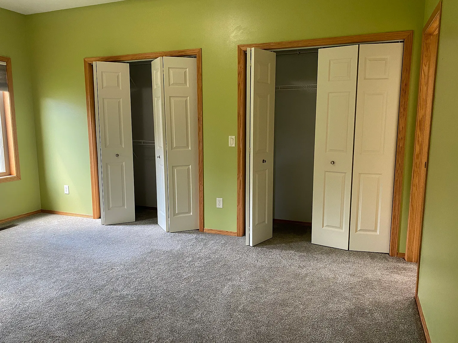 7812 S Hughes Ave — Photo 2