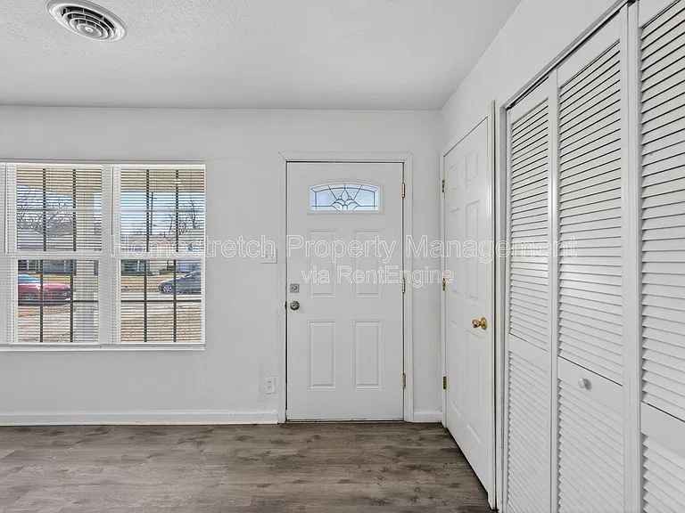 811 Saint Thomas Ln — Photo 11