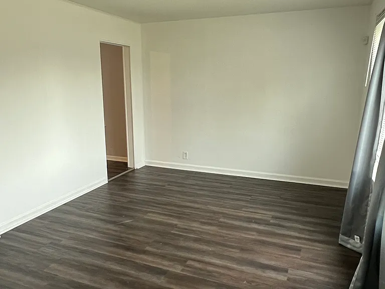 6000 Eaton Dr — Photo 3