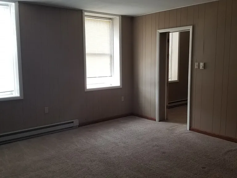 16 S Broadway — Photo 10