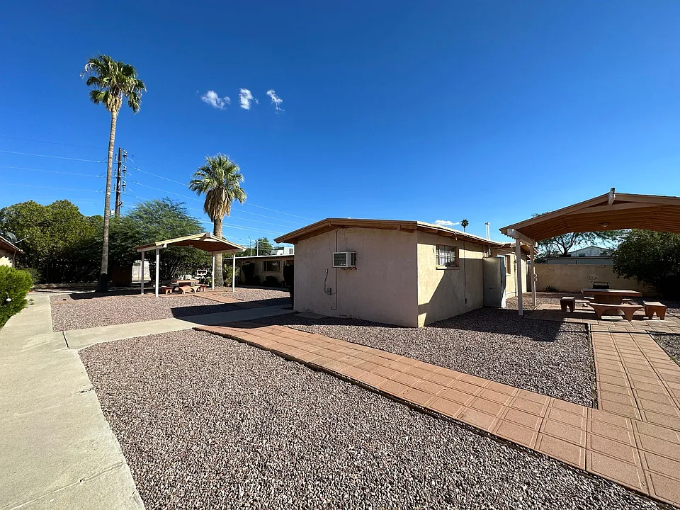 Studio and 1 Bedrooms in this Stunning Community!