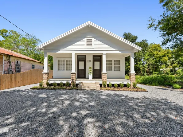 229 Sycamore St, Bay Saint Louis, MS 39520