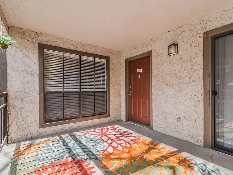 Lakeside Apartments — Photo 11