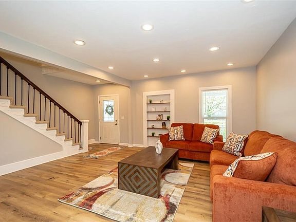2nd image of 626 S Walnut St