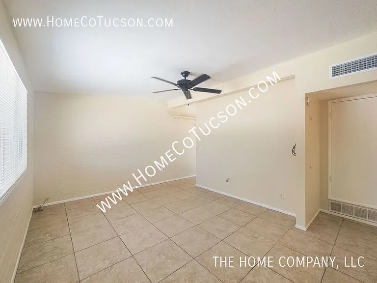 2233 N Catalina Ave — Photo 5