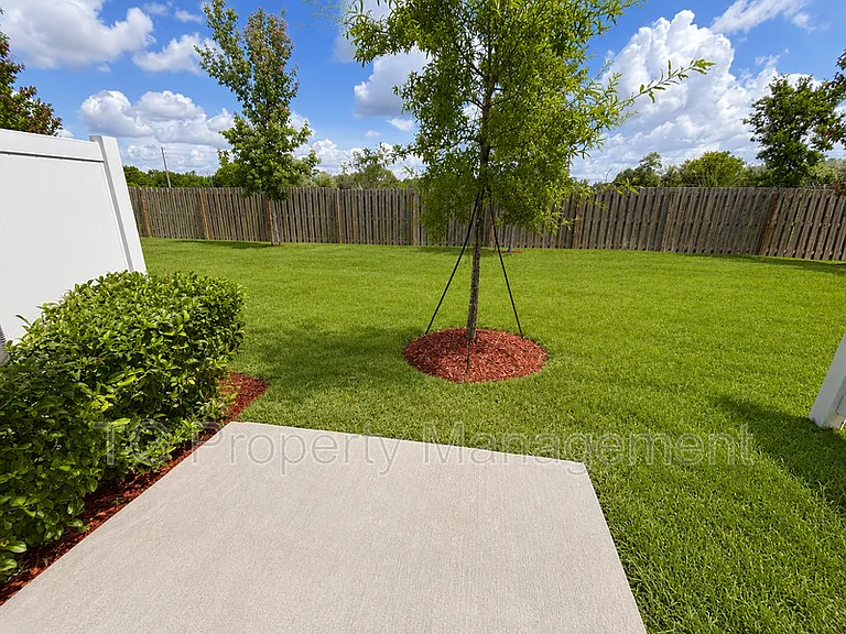 9015 Gifford Dr — Photo 4