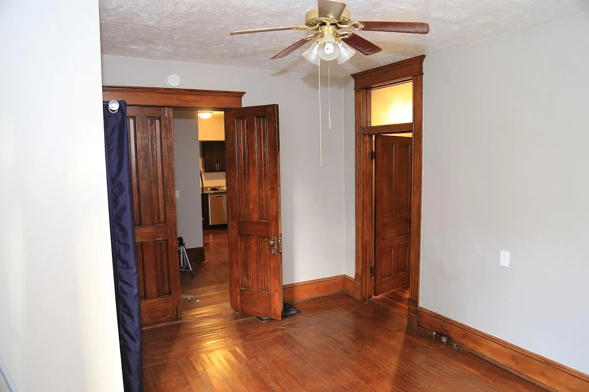 2 bed, 1000 sqft, $1,600 — Photo 3
