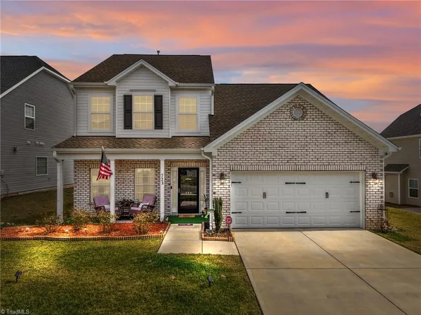 723 Palomino Mustang Dr, Whitsett, NC 27377