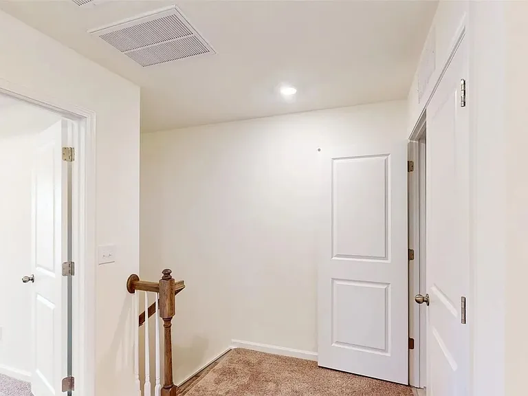 2833 Aubrey St — Photo 10