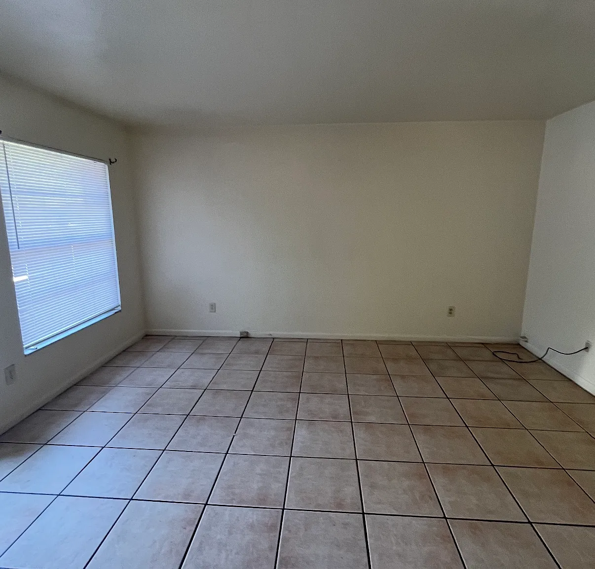 3625 SW 29th Ter — Photo 3